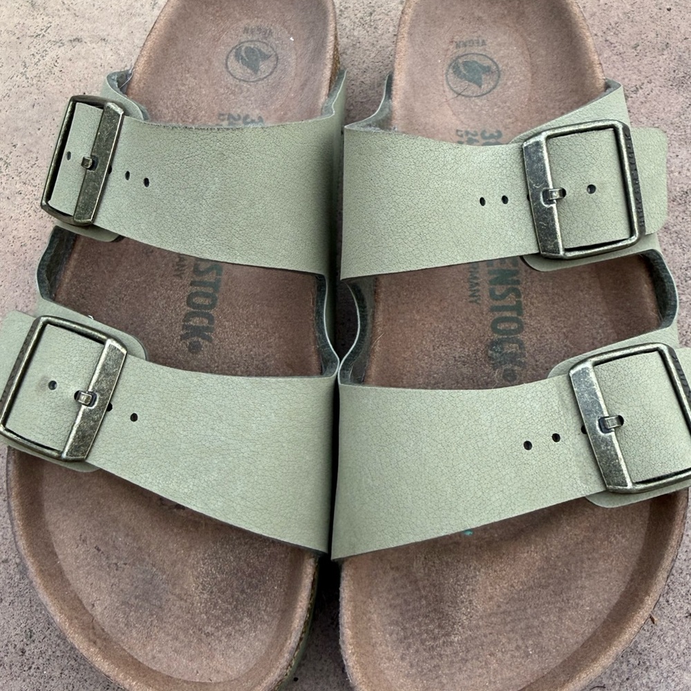 Birkenstock women’s Tan Sandals size 7.5